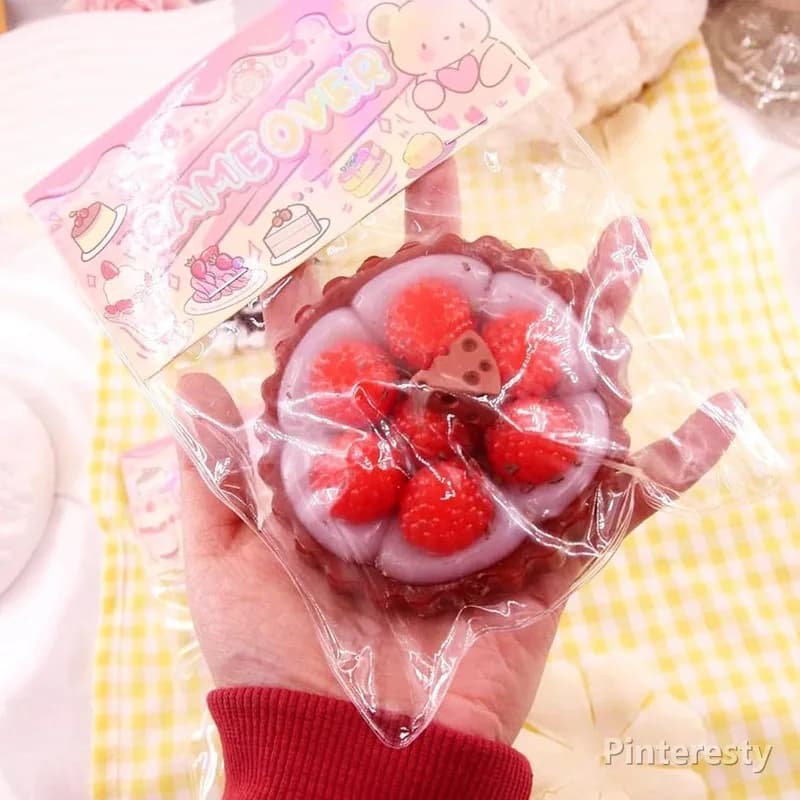 اسکوییشی نرمالو خامه‌ای کیک صورتی | Pink Cream Cake Squishy
