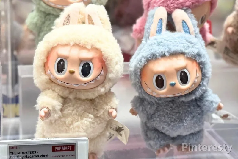 عروسک لبوبو ماکارون همراه با جعبه | Labubu Macaron Plush - تصویر اصلی محصول در فروشگاه پینترستی